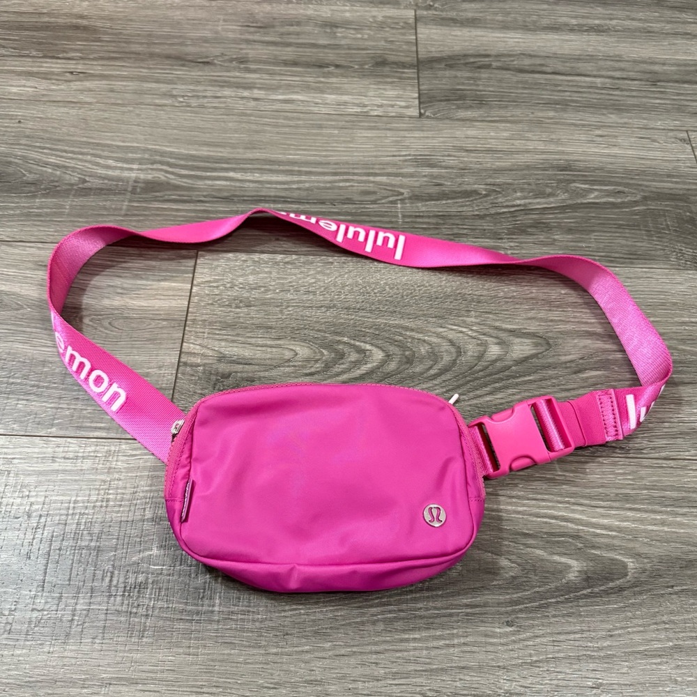Lululemon Sonic Pink Everywhere Belt Bag